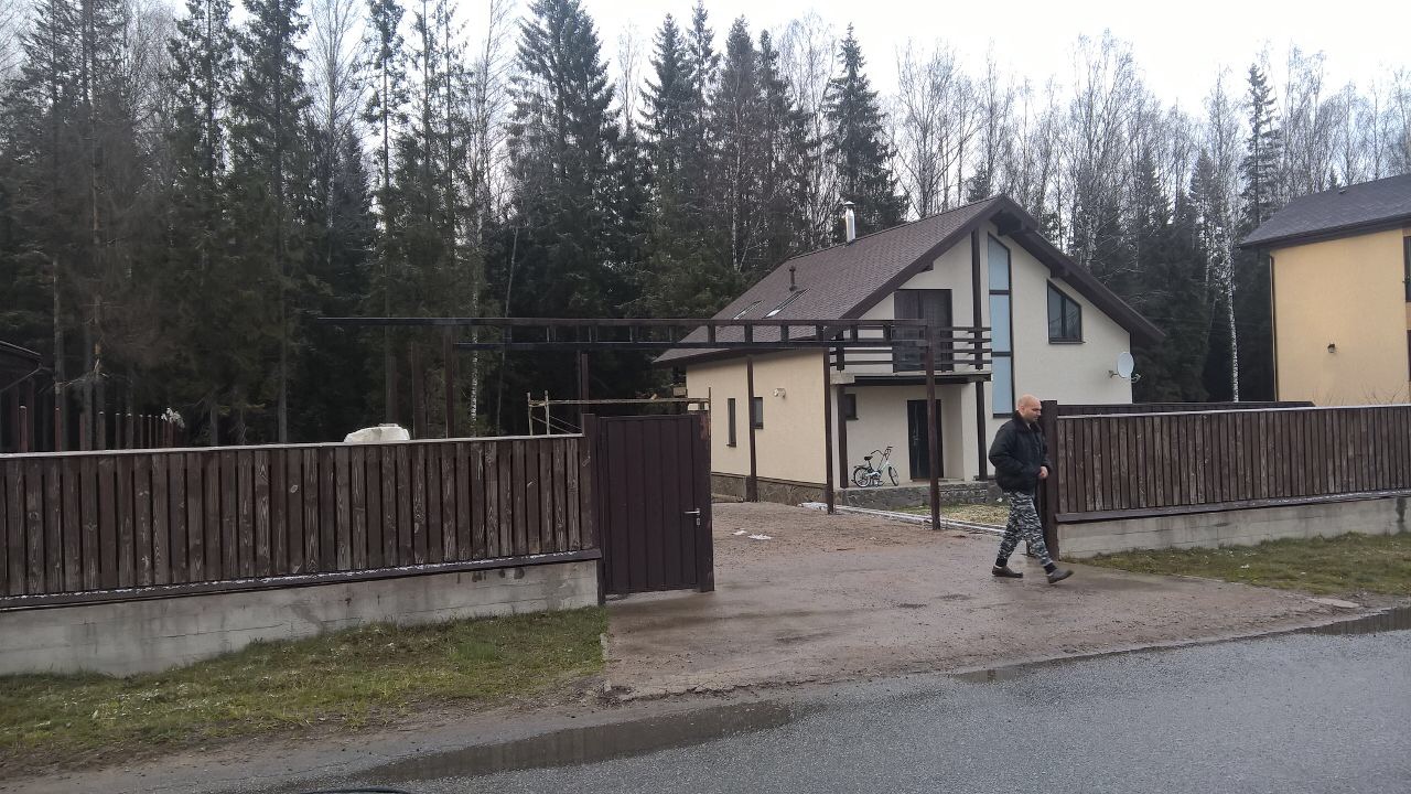 Полуарочный навес над барбекю