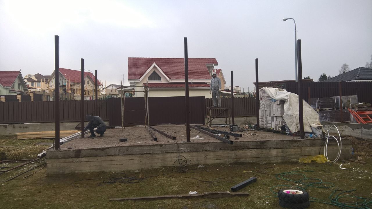 Полуарочный навес над барбекю